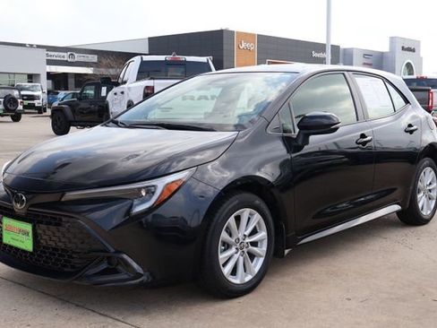 Used 2025 Toyota Corolla SE image 3