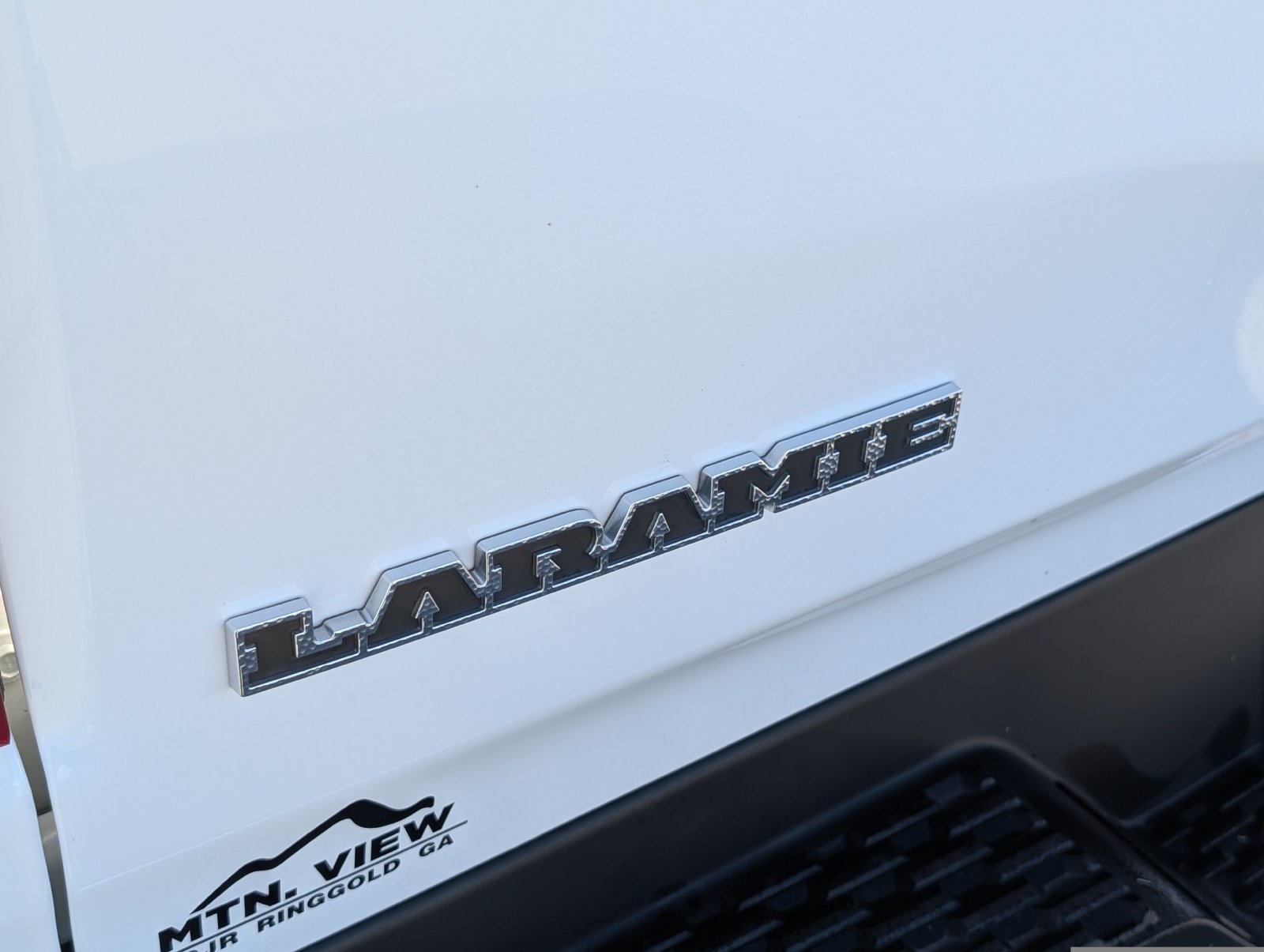 Used 2025 RAM 1500 Laramie AWD/4WD image 11