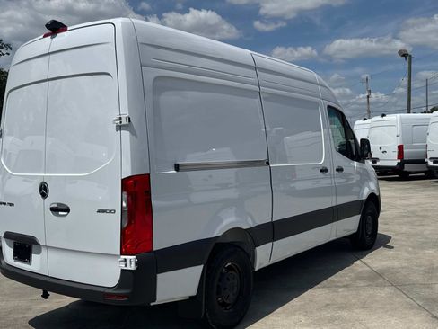 Used 2025 Mercedes-Benz Sprinter 2500 image 7