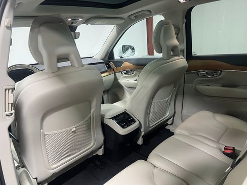 Used 2021 Volvo XC90 T6 Momentum w/ Climate Package image 26
