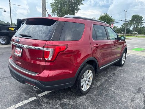 Used 2018 Ford Explorer XLT w/ Equipment Group 202A AWD/4WD image 3