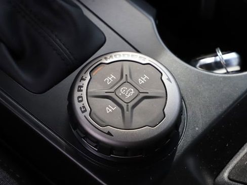 Used 2025 Ford Bronco Base 4D Sport Utility image 27