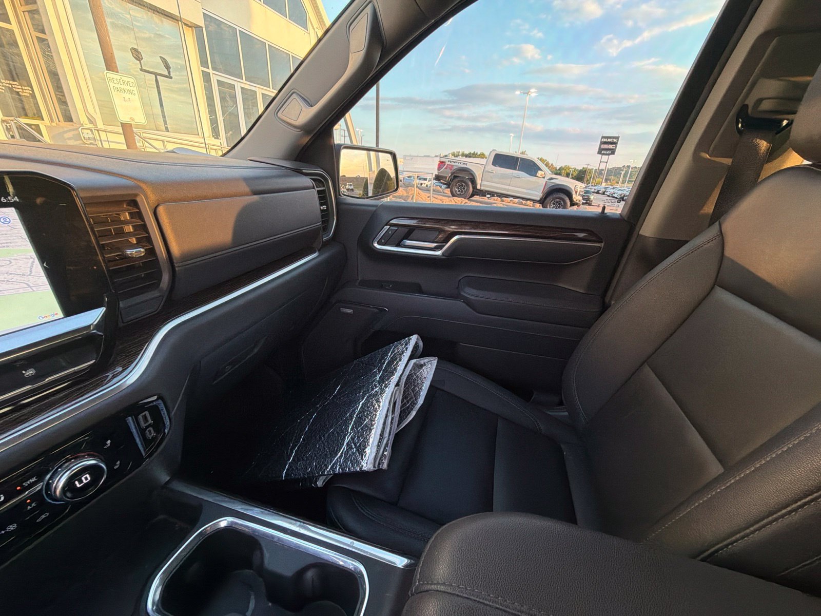 Used 2025 GMC Sierra 1500 Elevation w/ Elevation Premium Package AWD/4WD image 10