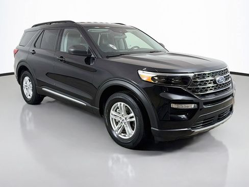 Used 2023 Ford Explorer XLT w/ Equipment Group 202A AWD/4WD image 39