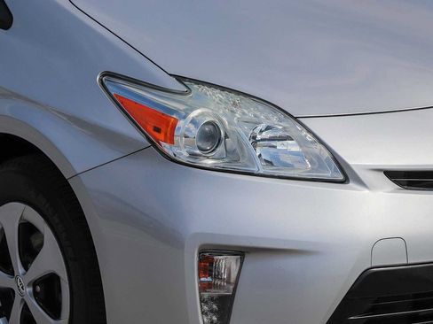 Used 2015 Toyota Prius Two FWD image 4