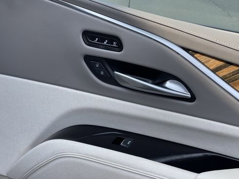Certified 2021 Cadillac Escalade ESV Premium Luxury Platinum image 22