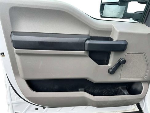 Used 2022 Ford F550 4x4 Regular Cab Super Duty image 9