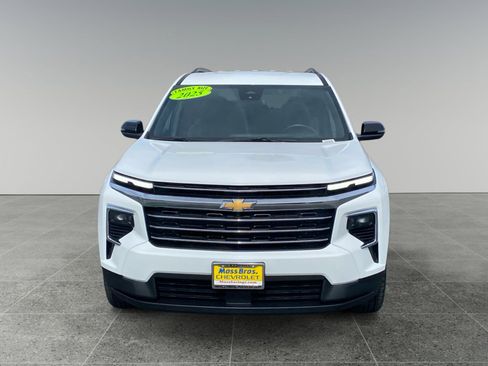 Used 2025 Chevrolet Traverse LT image 8