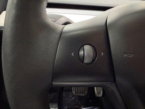 Used 2021 Tesla Model Y Long Range image 27