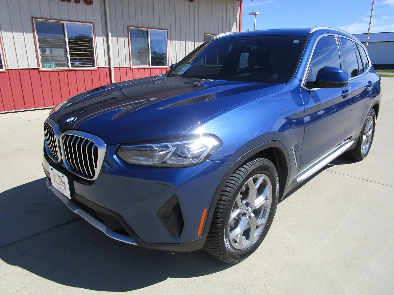 Used 2023 BMW X3 xDrive30i w/ Premium Package AWD/4WD image 3