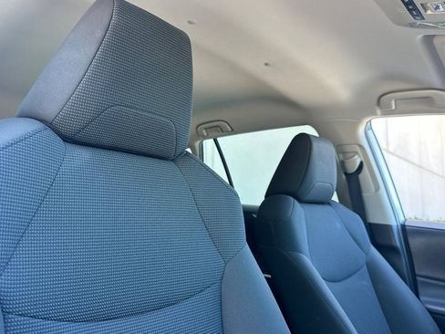 Used 2020 Toyota RAV4 LE w/ Carpet Mat Package AWD/4WD image 22