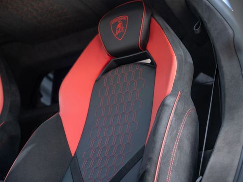 Used 2024 Lamborghini Revuelto AWD/4WD image 36