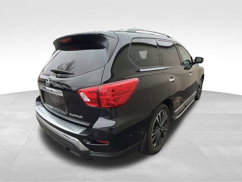 Used 2017 Nissan Pathfinder Platinum image 2