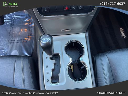 Used 2012 Jeep Grand Cherokee Laredo AWD/4WD image 14