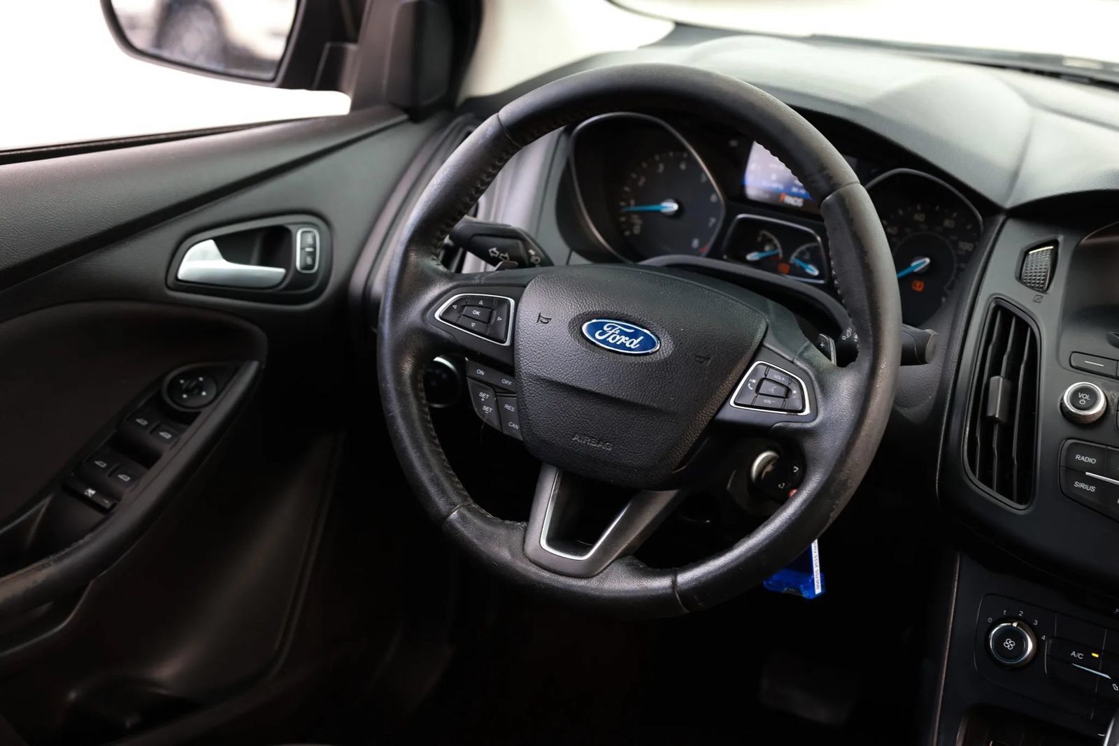 Used 2015 Ford Focus SE w/ SE Sport Package FWD image 30