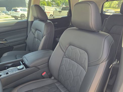 New 2026 Nissan Pathfinder Platinum AWD/4WD image 13