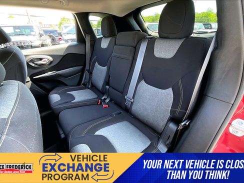 Used 2017 Jeep Cherokee Sport FWD image 20