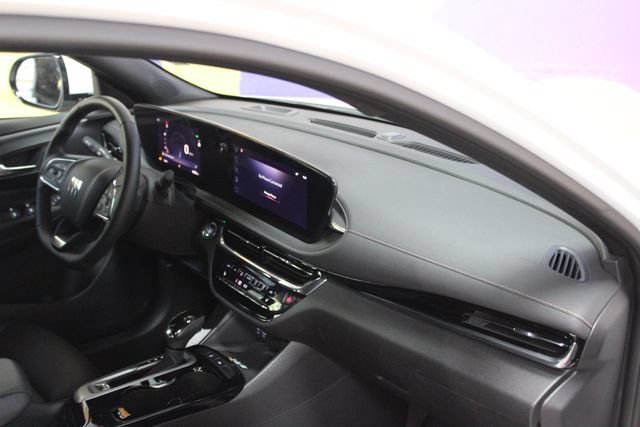 Certified 2025 Buick Envista Avenir FWD image 12