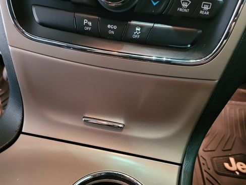 Used 2015 Jeep Grand Cherokee Limited image 39