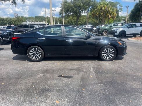 Used 2025 Nissan Altima 2.5 SV FWD image 6