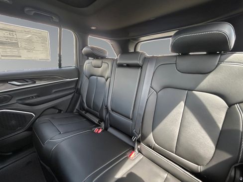 New 2026 Jeep Grand Cherokee Limited RWD image 13