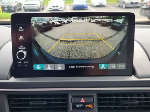 Used 2025 Honda Pilot Touring image 14