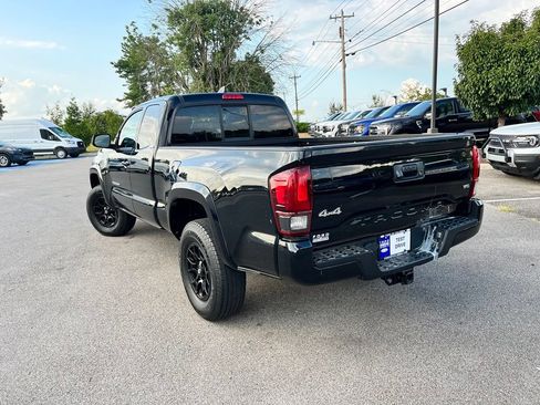 Used 2022 Toyota Tacoma SR5 AWD/4WD image 4