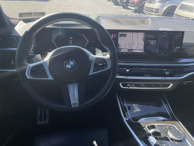 Used 2023 BMW X7 xDrive40i w/ M Sport Package AWD/4WD image 16