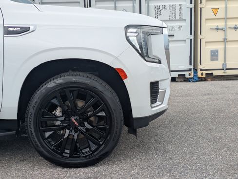 Used 2021 GMC Yukon XL Denali AWD/4WD image 12