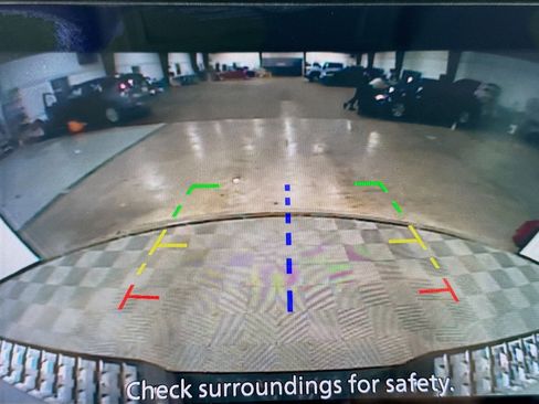 Used 2023 Nissan Titan SV w/ SV Convenience Package image 18