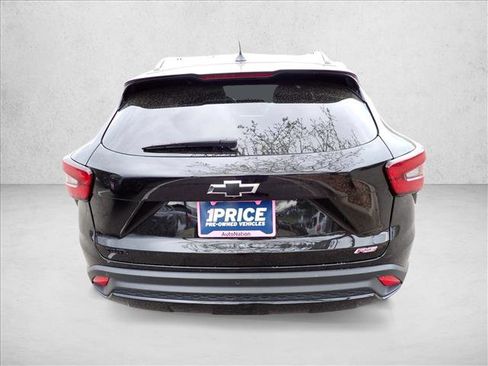 Used 2024 Chevrolet Trax RS w/ Driver Confidence Package FWD image 3