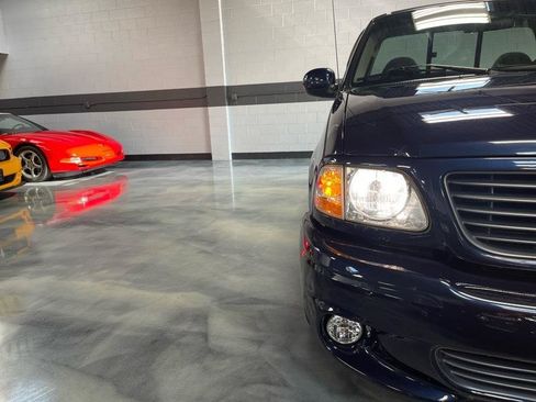 Used 2002 Ford F150 Lightning RWD image 5