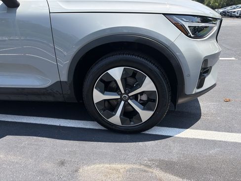 Certified 2024 Volvo XC40 B5 Plus w/ Climate Package AWD/4WD image 13
