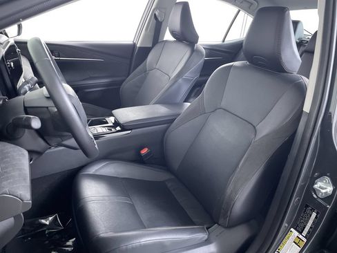 Used 2025 Toyota Camry XLE FWD image 12
