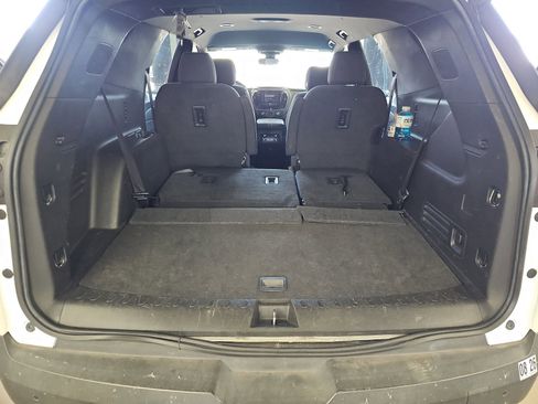 Used 2022 Chevrolet Traverse LT FWD image 16