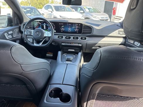 Used 2023 Mercedes-Benz GLS 450 4MATIC image 7