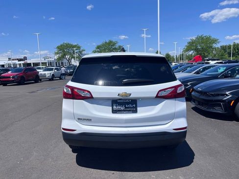 Used 2020 Chevrolet Equinox LS w/ LS Convenience Package FWD image 4