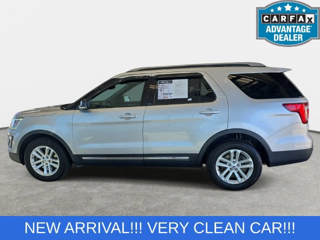 Used 2017 Ford Explorer XLT w/ Equipment Group 202A FWD image 9