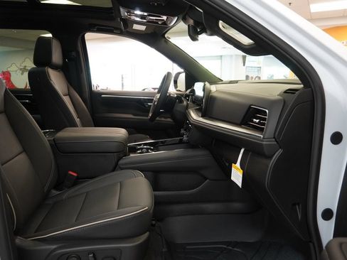 New 2026 Chevrolet Suburban Premier w/ Sun And Tow Package AWD/4WD image 41