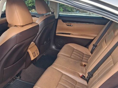 Used 2016 Lexus ES 350 w/ Luxury Package w/Wood Trim FWD image 7