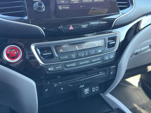 Used 2020 Honda Pilot Touring image 21