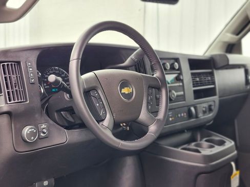 Used 2022 Chevrolet Express 3500 w/ Power Convenience Package RWD image 11