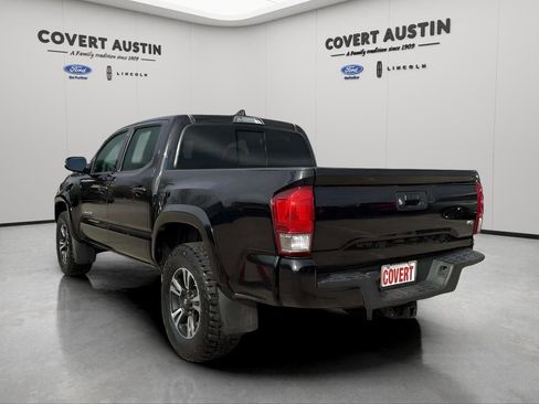 Used 2017 Toyota Tacoma TRD Sport w/ Tow Package (A/T) image 2