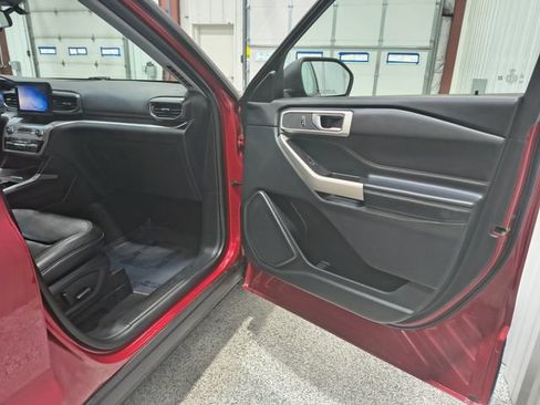 Used 2020 Ford Explorer XLT w/ Equipment Group 202A AWD/4WD image 23