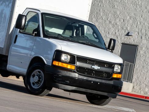 Used 2017 Chevrolet Express 3500 RWD image 55