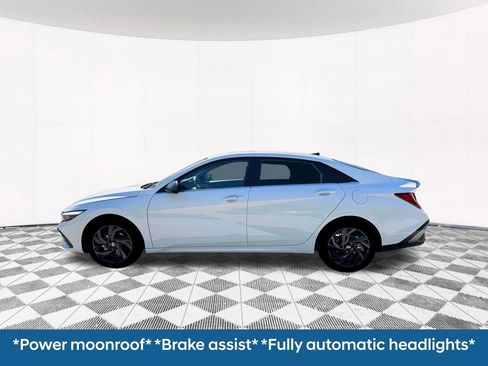 New 2026 Hyundai Elantra SEL Sport Premium FWD image 4