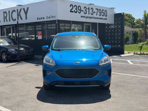 Used 2020 Ford Escape SE FWD image 2