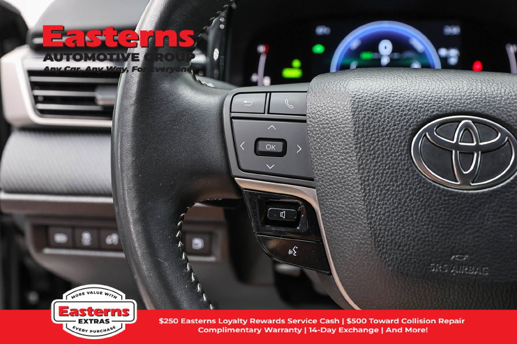 Used 2025 Toyota Camry SE FWD image 15