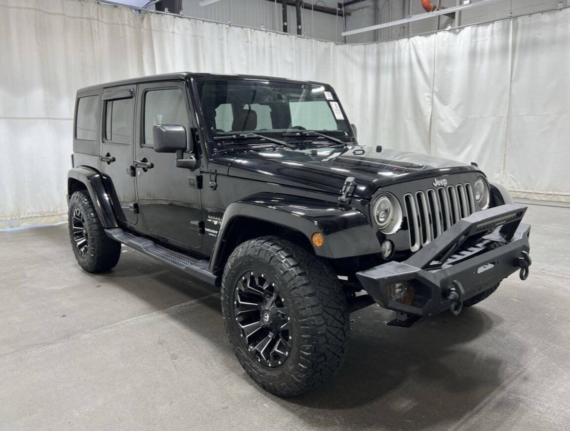 Used 2016 Jeep Wrangler Unlimited Sahara w/ Dual Top Group AWD/4WD image 4