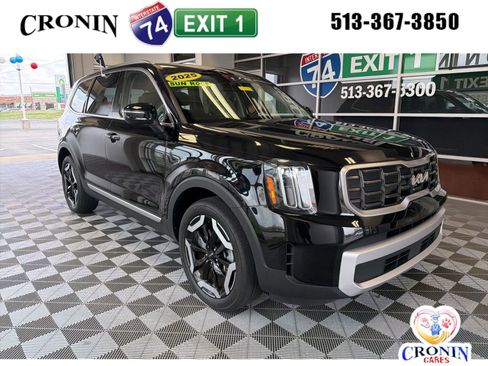 Used 2025 Kia Telluride S FWD image 1